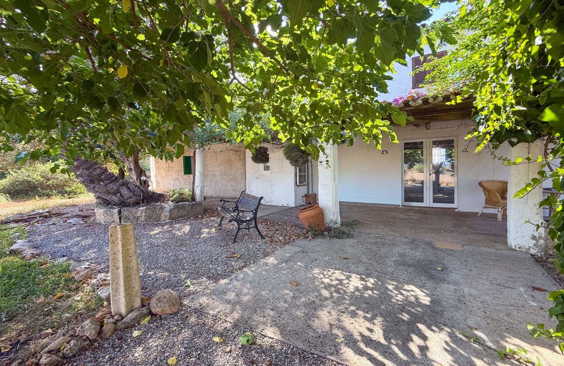 Country house with holiday rental license in Puerto Pollensa Mallorca with project to build a new house with pool